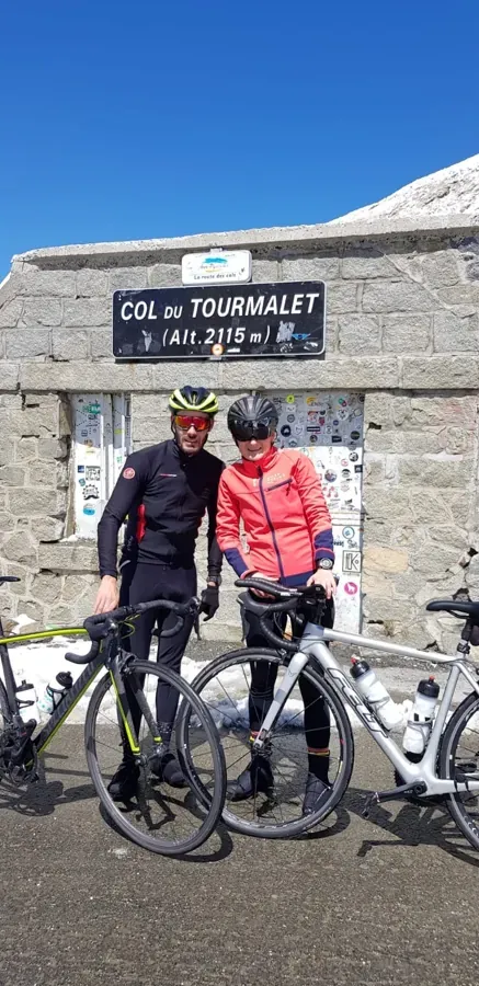 Coach et athlète Alpha Training au sommet du col du Tourmalet
